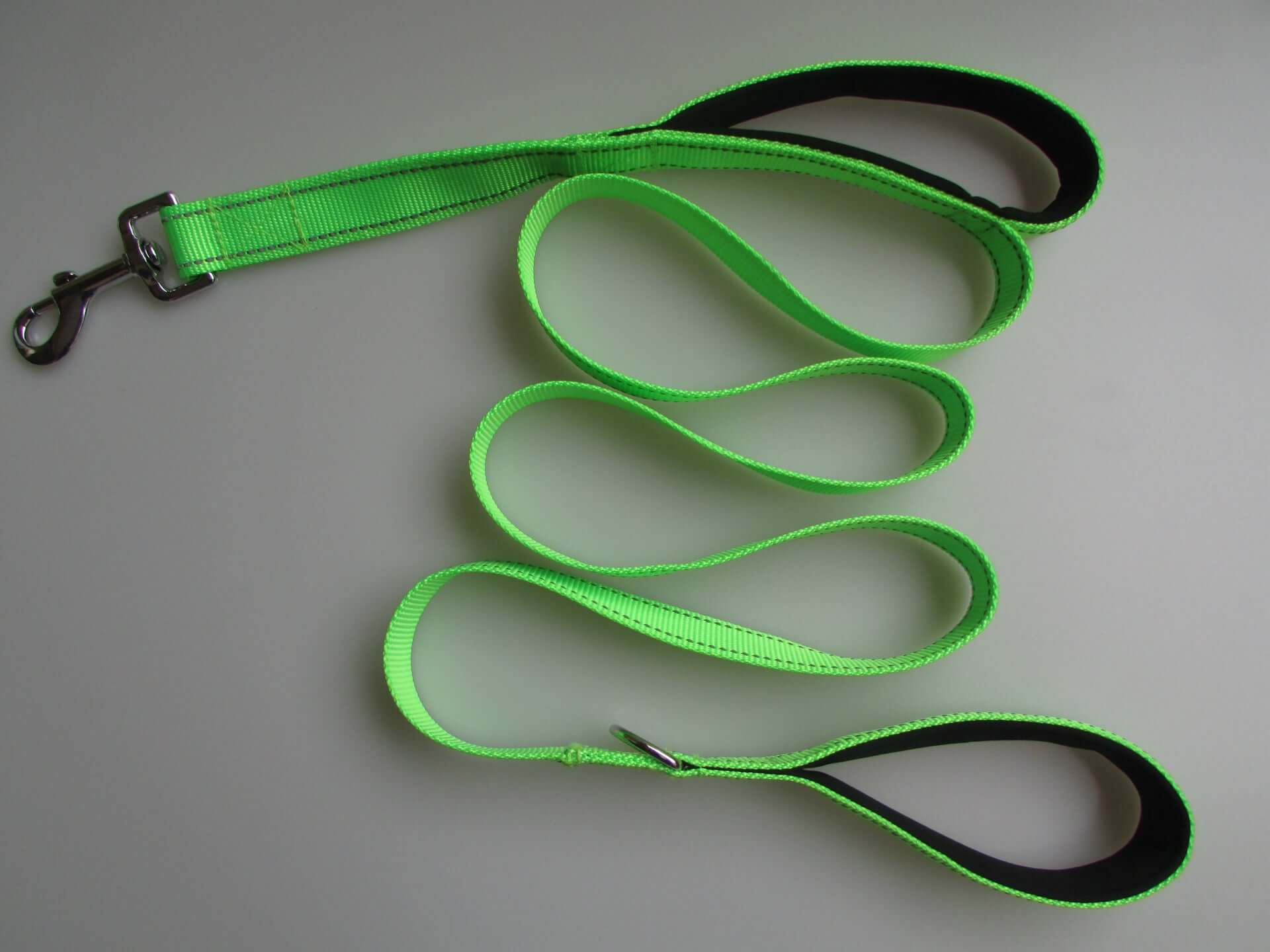 Green pet double handle pull leash made of nylon, featuring soft texture and reflective strip design.